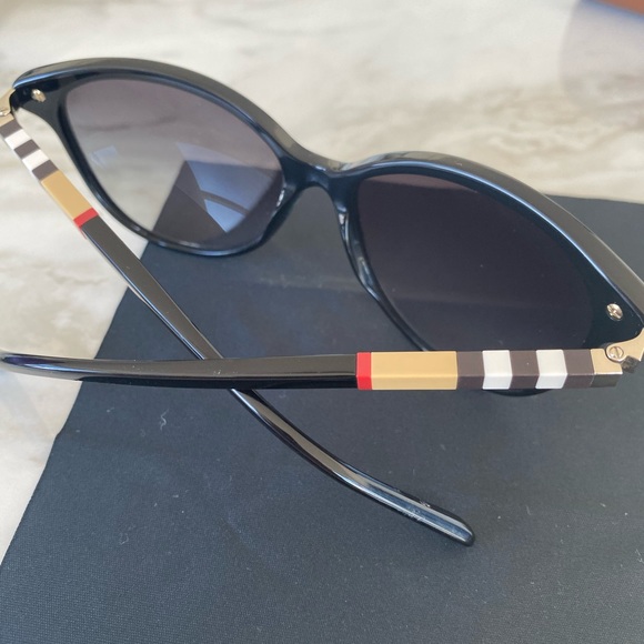 Authentic Burberry Sunglasses - Picture 4 of 6